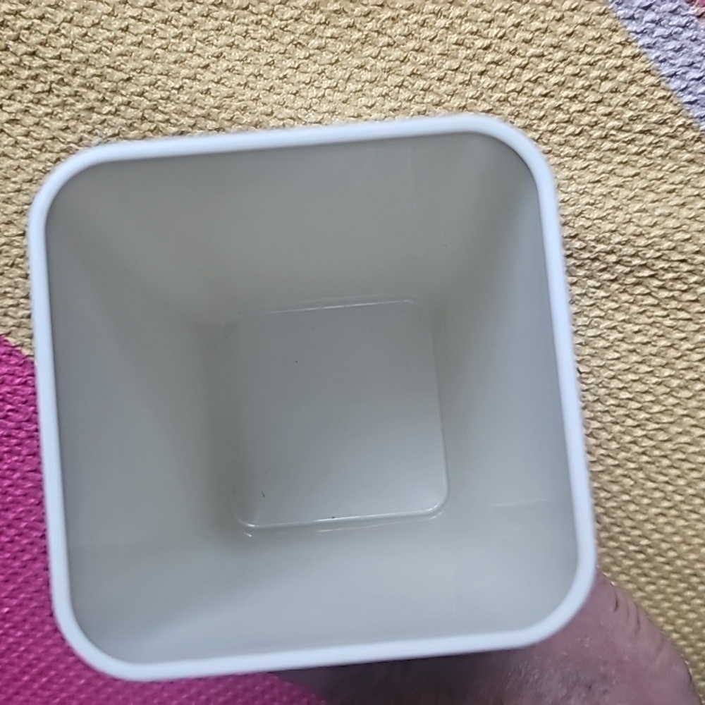 Tupperware Container - Picture 4 of 5